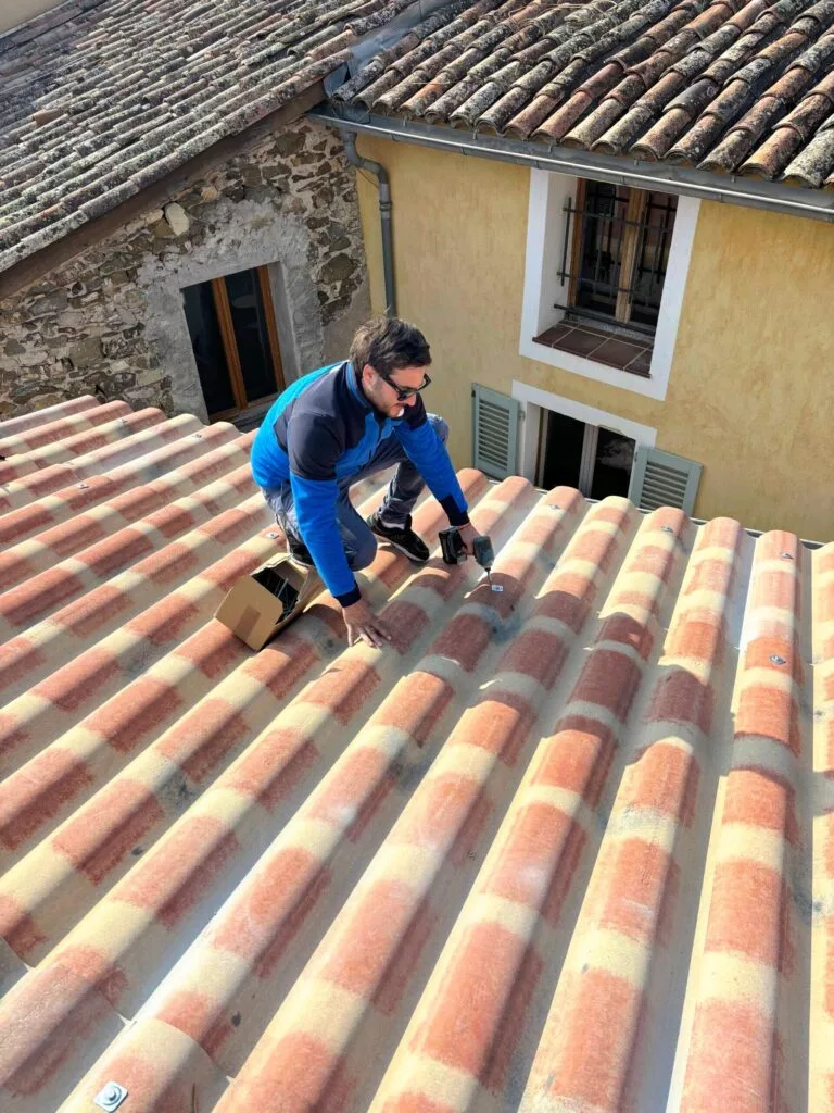 Intervention d’une entreprise de couverture sur bâtiment