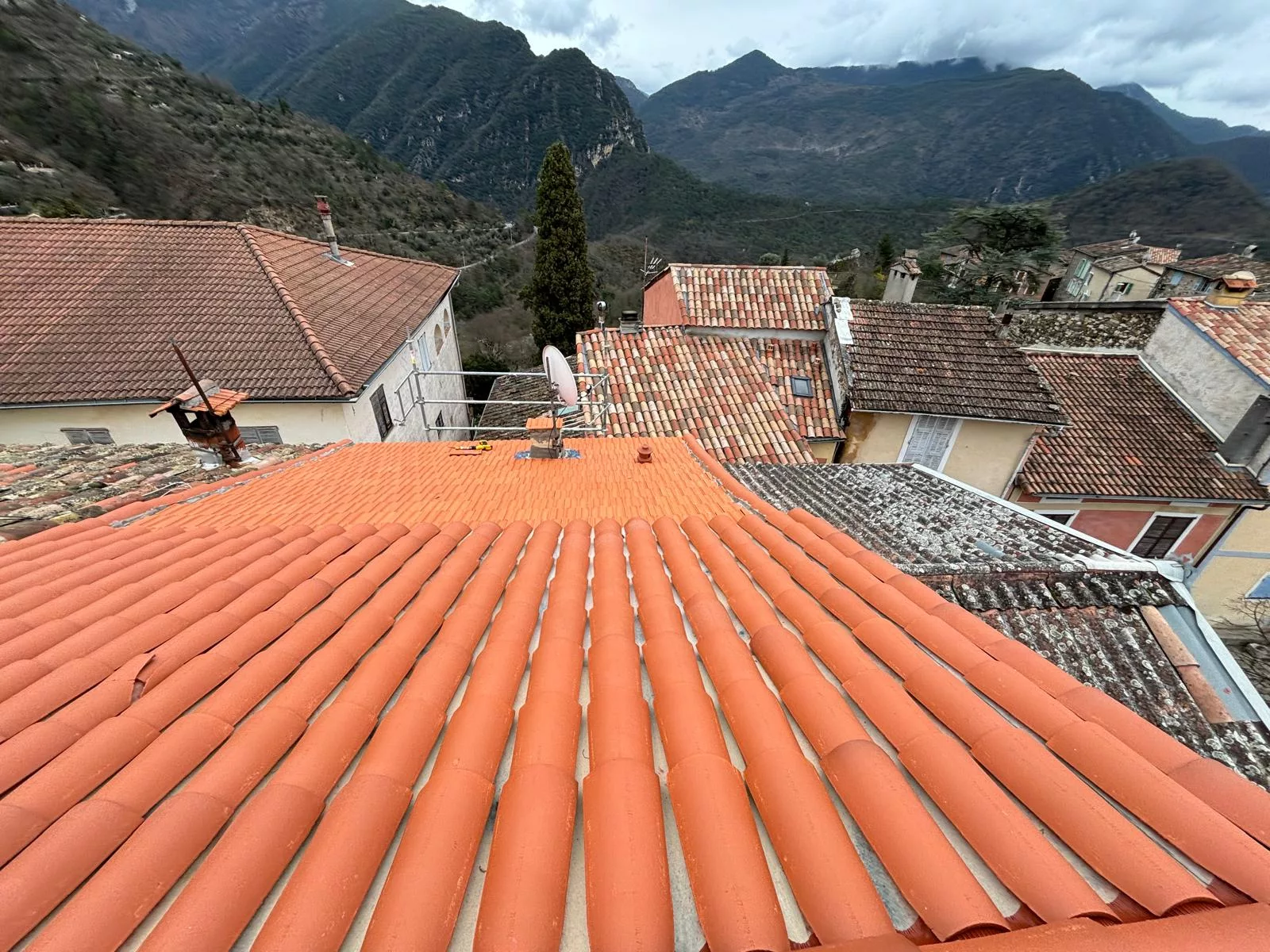 Travaux de couverture à Écublens, canton de Vaud