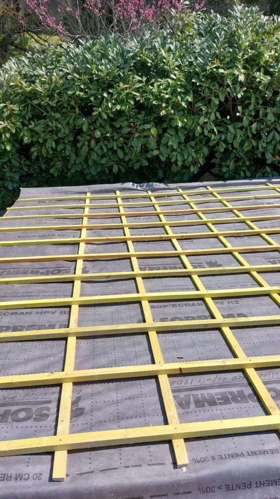 Détail d’isolation de toiture sous rampants